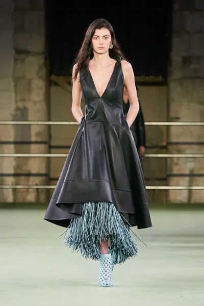 Look 28
